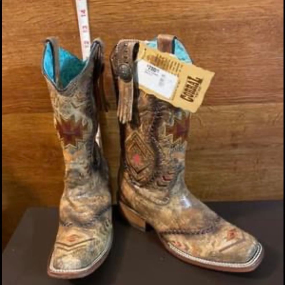 Women’s size 6 Corral cowboy boots.